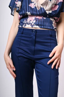 Pantaloni slim-fit con impuntura