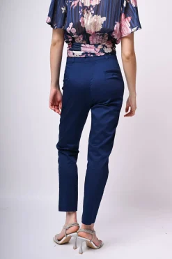 Pantaloni slim-fit con impuntura