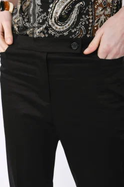 Pantaloni svasati in cotone stretch