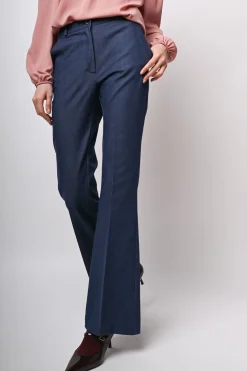 Pantaloni svasati in twill