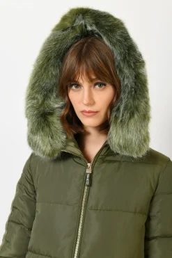 Piumino lungo con cappuccio in faux fur