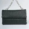 Pochette goffrata con manico gioiello