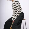 Pull crochet a righe con maniche svasate