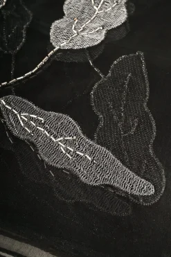 Stola con ricamo floreale e perline