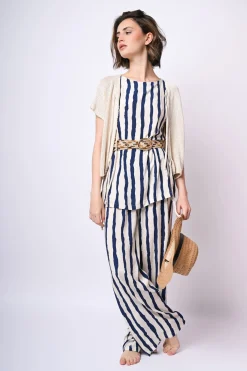 Top a righe con cintura
