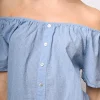Top con bottoni e spalle scoperte