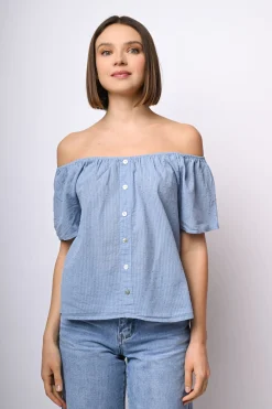 Top con bottoni e spalle scoperte