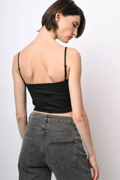 Top crop con scollo a cuore