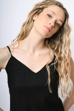 Top in lino e viscosa con pizzo