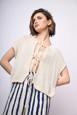 Top in maglia con laccetti