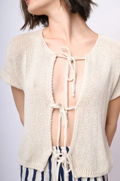 Top in maglia con laccetti
