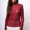 Top in pizzo con scollo a cratere