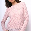 Top in pizzo con scollo a barchetta