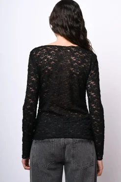 Top in pizzo con scollo a barchetta