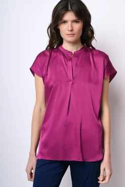 Top in raso con scollo alla tunisina