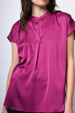 Top in raso con scollo alla tunisina