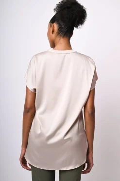 Top in raso con scollo alla tunisina