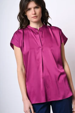 Top in raso con scollo alla tunisina