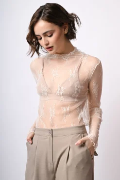 Top in tulle con ricami floreali