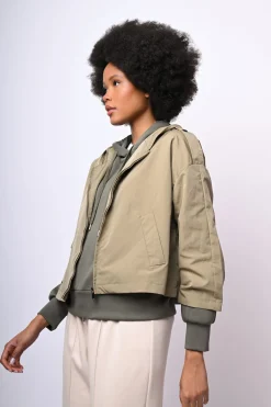 Trench corto zip e cappuccio