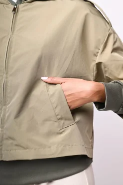 Trench corto zip e cappuccio