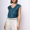T-shirt con scollo a V profilato in strass