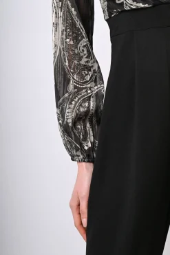 Tuta bi-materiale con stampa paisley